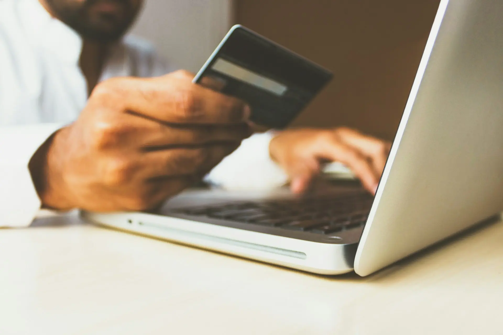 Comprar todo a meses sin intereses sí puede salirte caro